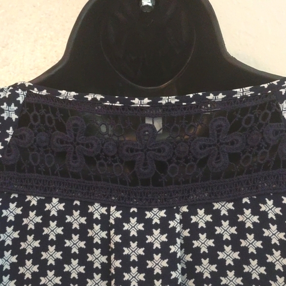 Collective concepts long sleeve blouse size medium - Picture 7 of 10